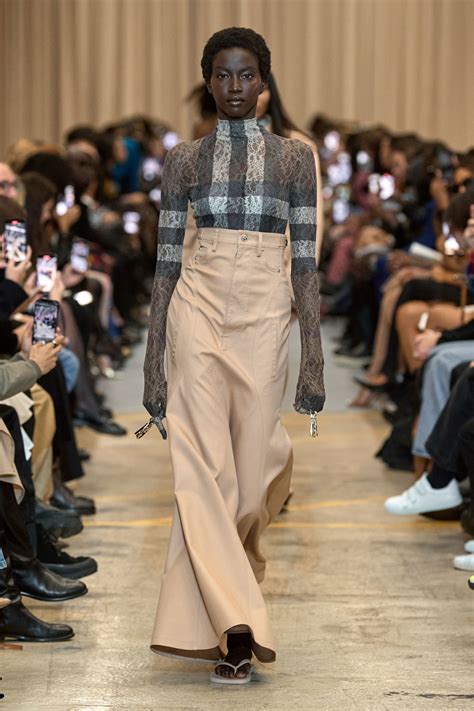 burberry ready to wear collection.